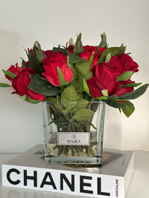 MASILA DIRBTINIŲ GĖLIŲ KOMPOZICIJA RAUDONOS ROŽĖS